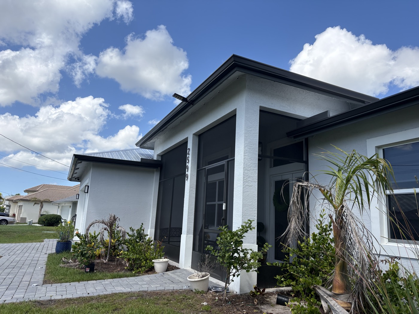 Blue Treasure Coast home with seamless gutters, Stronghold Gutters service area